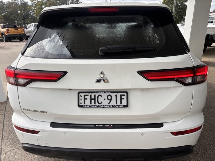 2024 Mitsubishi Outlander ES