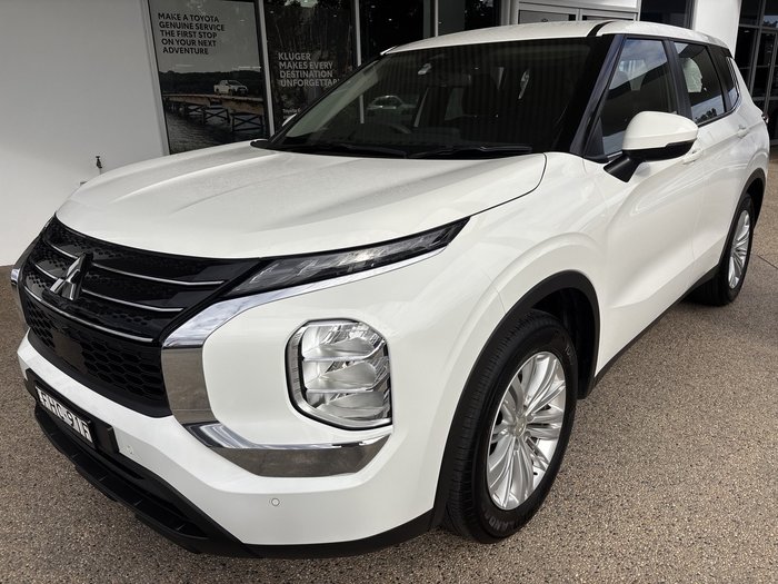 2024 Mitsubishi Outlander ES