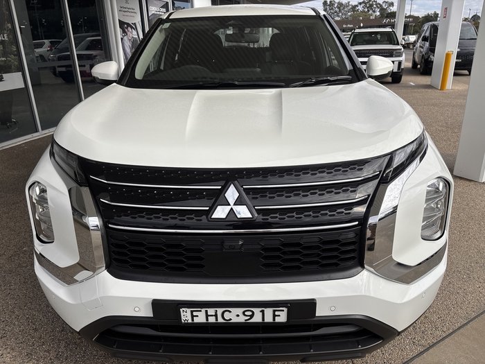 2024 Mitsubishi Outlander ES