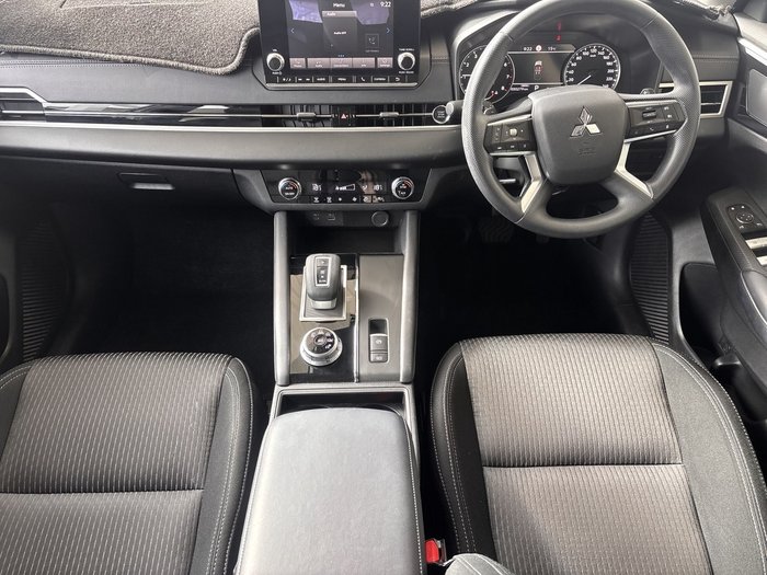 2024 Mitsubishi Outlander ES