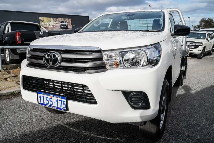 2025 Toyota Hilux SR