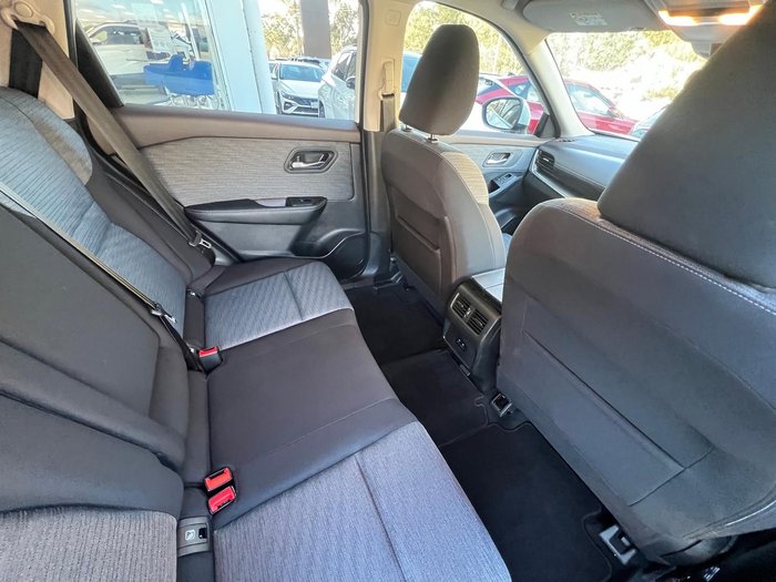 2025 Nissan X-TRAIL ST