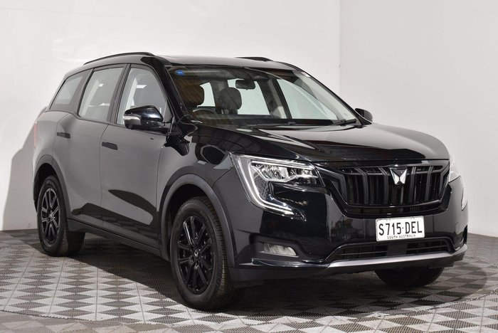 2024 Mahindra XUV700