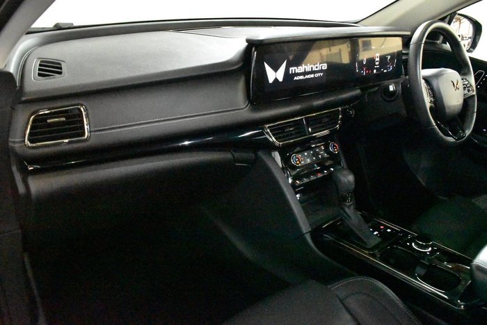 2024 Mahindra XUV700 AX7L Black Edition