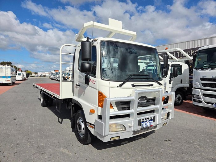 2013 Hino Fc 1022-500 Series 5 Ton Tray And Rops