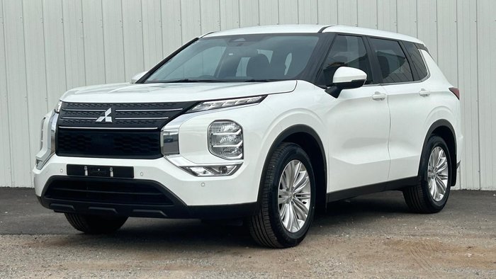 2023 Mitsubishi Outlander ES