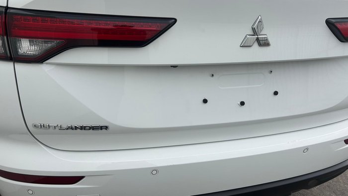 2023 Mitsubishi Outlander ES