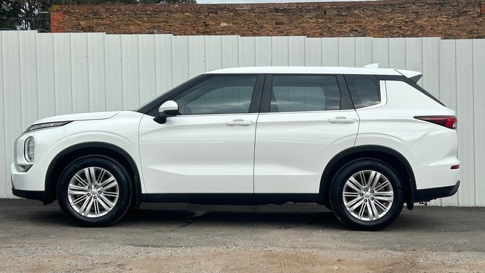 2023 Mitsubishi Outlander ES