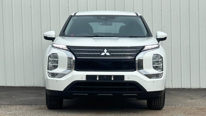 2023 Mitsubishi Outlander ES