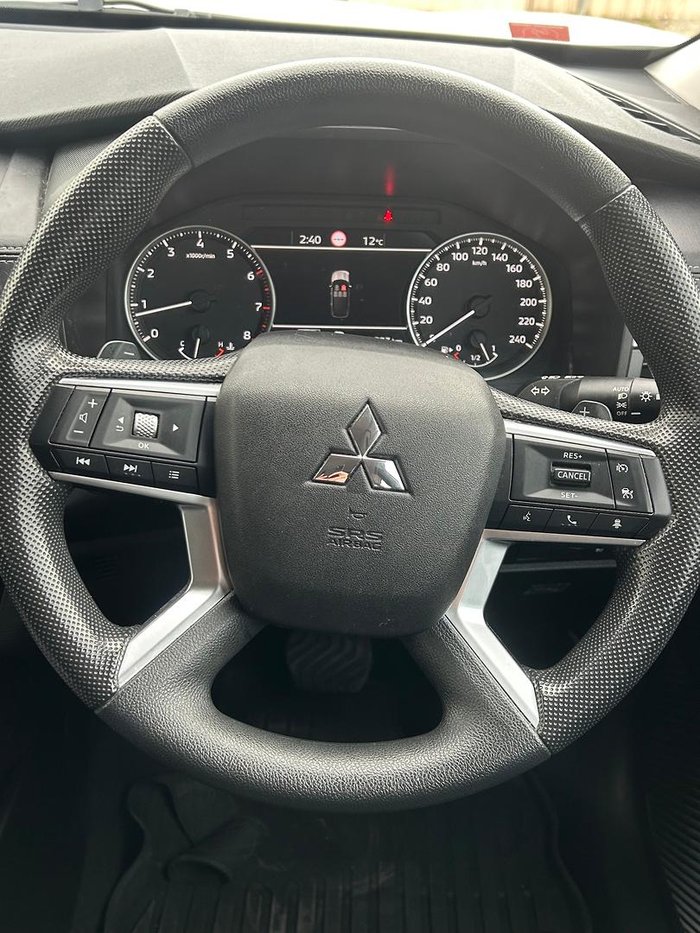 2023 Mitsubishi Outlander ES