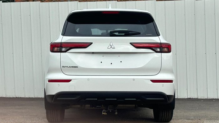 2023 Mitsubishi Outlander ES