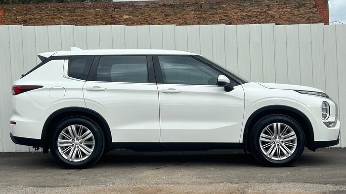 2023 Mitsubishi Outlander ES