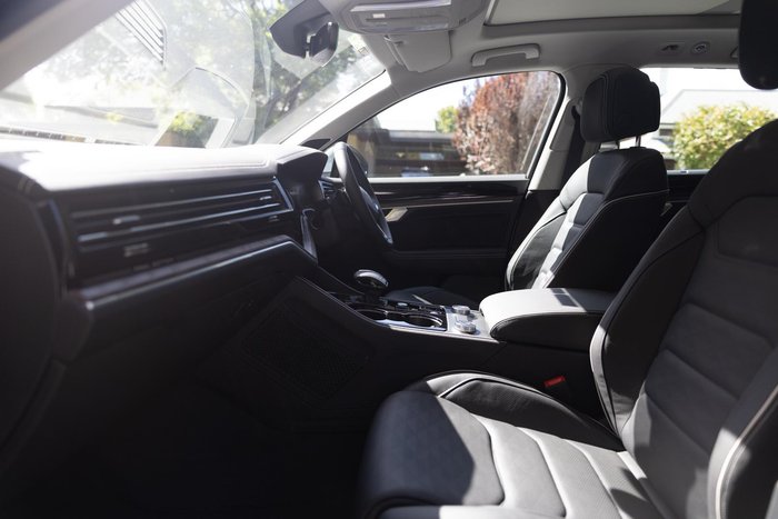 2025 Volkswagen Touareg 210TDI Elegance