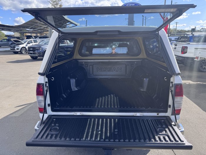 2009 Nissan Navara ST-R