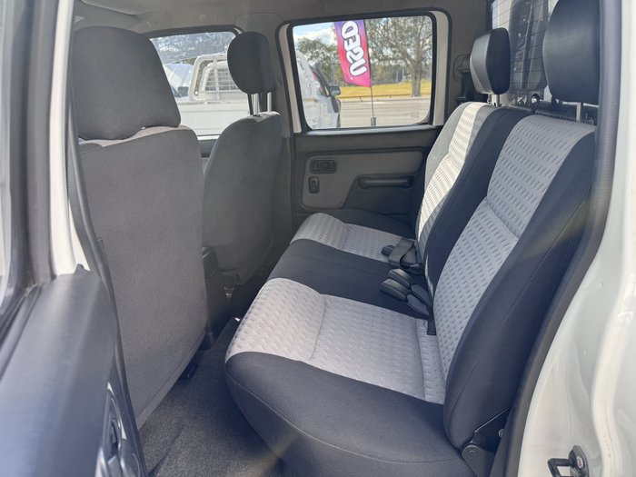 2009 Nissan Navara ST-R
