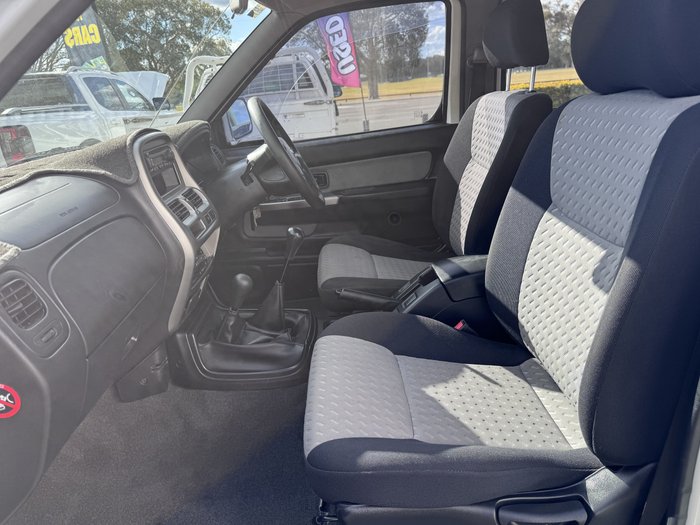 2009 Nissan Navara ST-R
