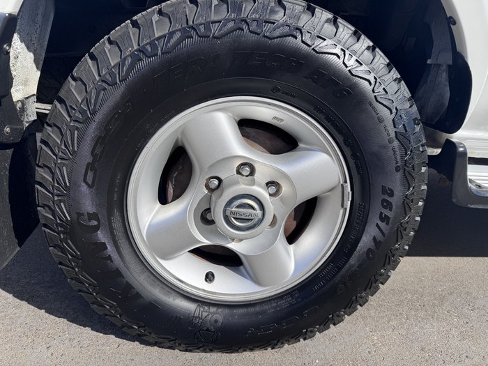 2009 Nissan Navara ST-R