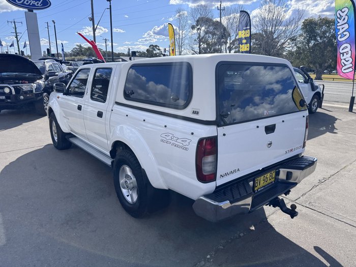 2009 Nissan Navara ST-R