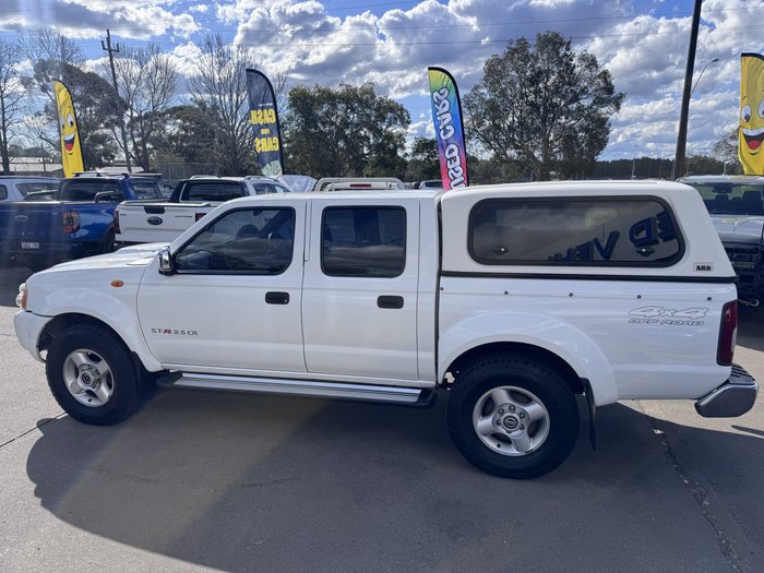 2009 Nissan Navara ST-R