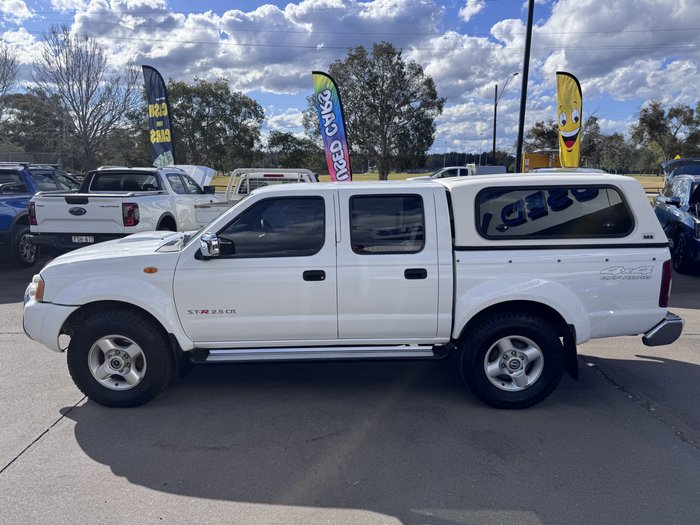 2009 Nissan Navara ST-R