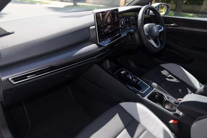 2025 Volkswagen Golf 110TSI R-Line