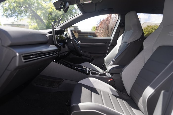 2025 Volkswagen Golf 110TSI R-Line