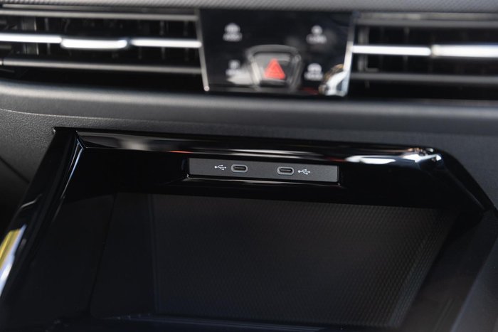 2025 Volkswagen Golf 110TSI R-Line