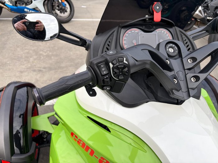 2015 BRP SPYDER RS-S SE5