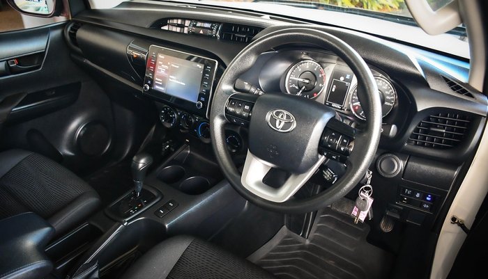 2023 Toyota Hilux SR