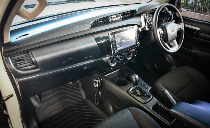 2023 Toyota Hilux SR