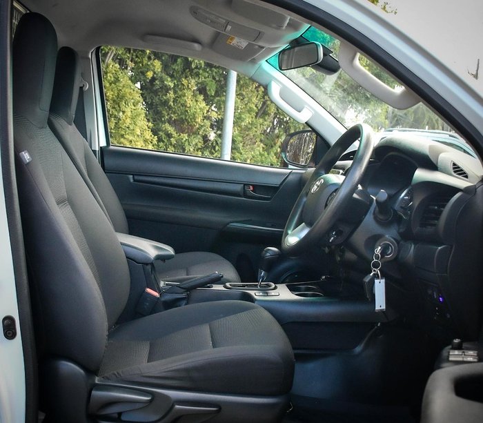 2023 Toyota Hilux SR