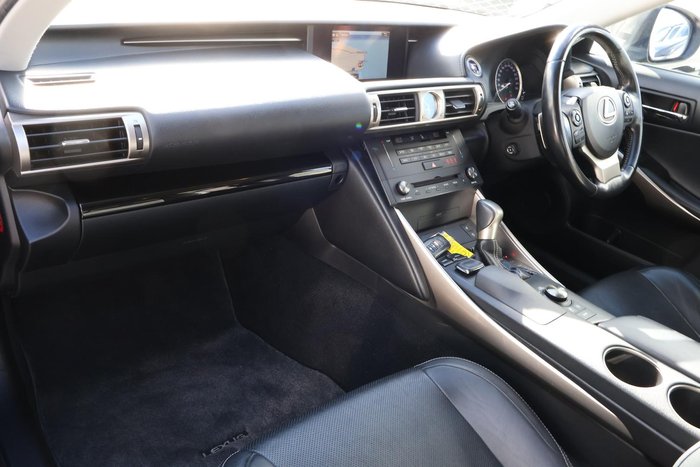 2016 Lexus IS 300h Luxury