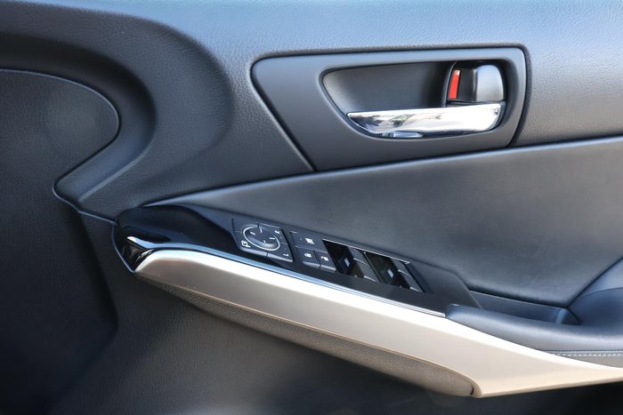 2016 Lexus IS 300h Luxury