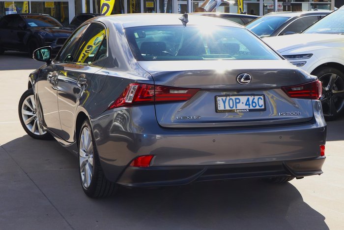2016 Lexus IS 300h Luxury