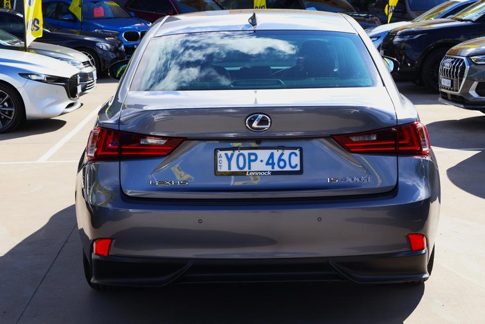 2016 Lexus IS 300h Luxury