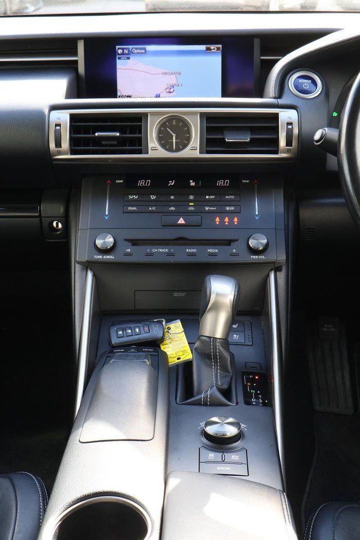 2016 Lexus IS 300h Luxury