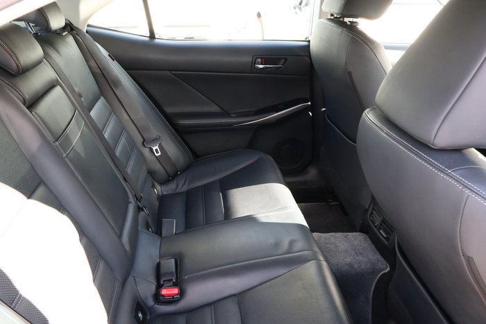 2016 Lexus IS 300h Luxury