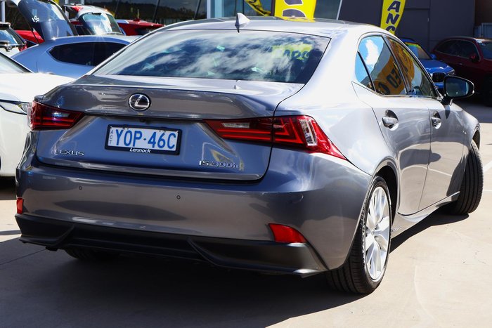 2016 Lexus IS 300h Luxury
