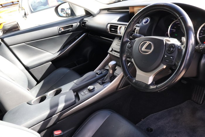 2016 Lexus IS 300h Luxury