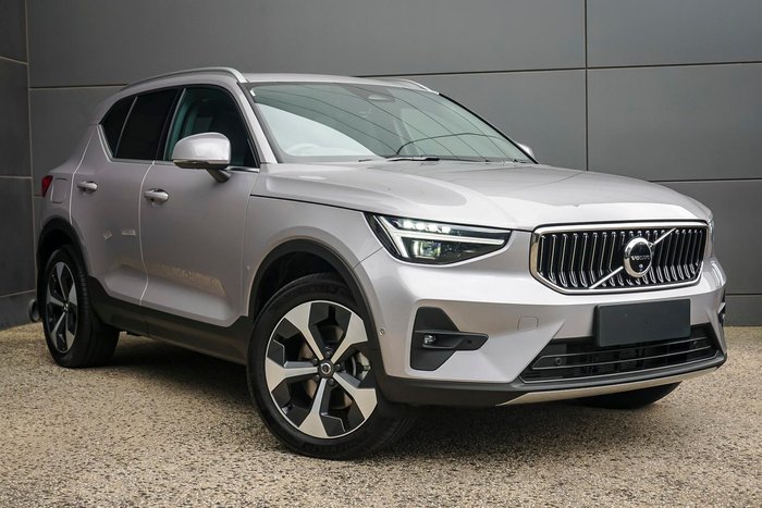 2025 Volvo XC40