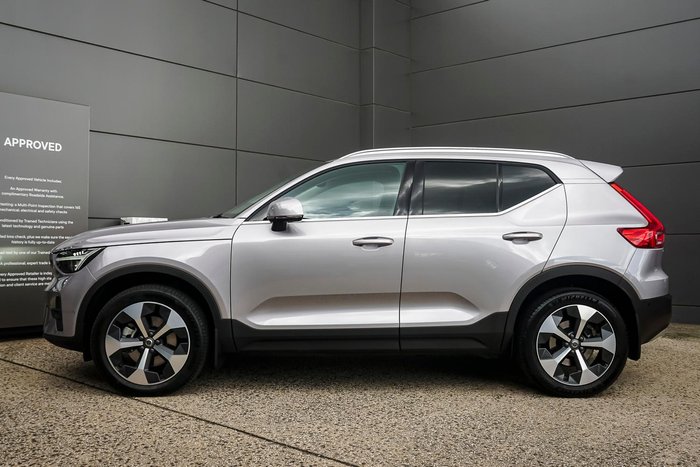 2025 Volvo XC40 Ultra B4 Bright