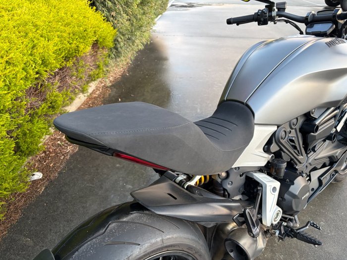 2019 DUCATI DIAVEL 1260 (SANDSTONE GREY) Grey