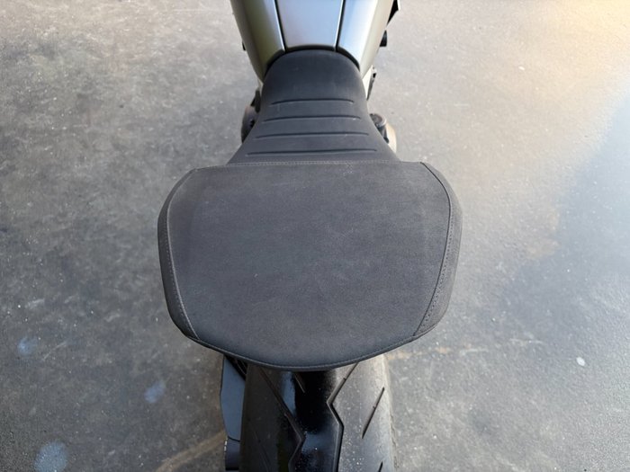 2019 DUCATI DIAVEL 1260 (SANDSTONE GREY) Grey