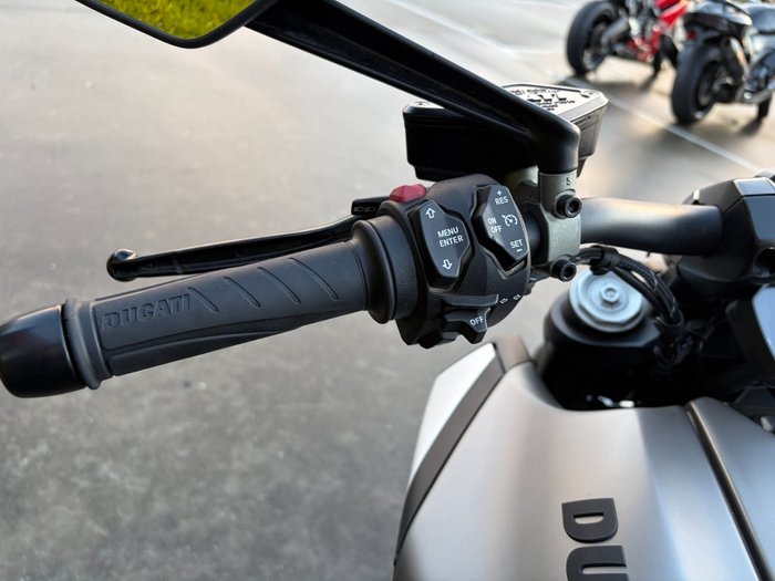 2019 DUCATI DIAVEL 1260 (SANDSTONE GREY) Grey