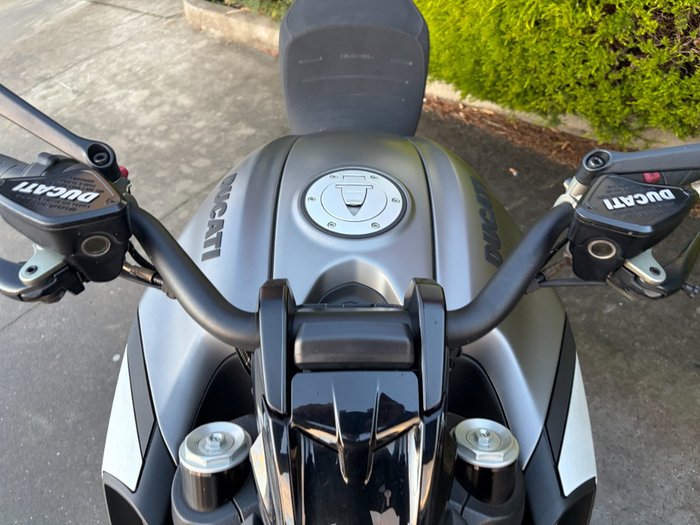 2019 DUCATI DIAVEL 1260 (SANDSTONE GREY) Grey