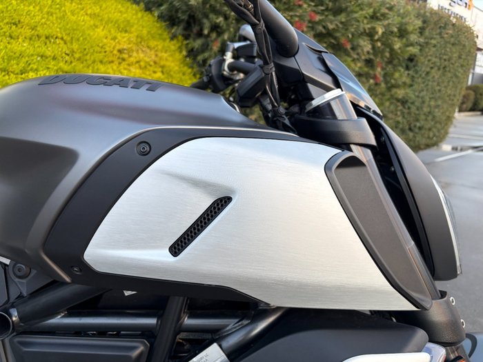 2019 DUCATI DIAVEL 1260 (SANDSTONE GREY) Grey