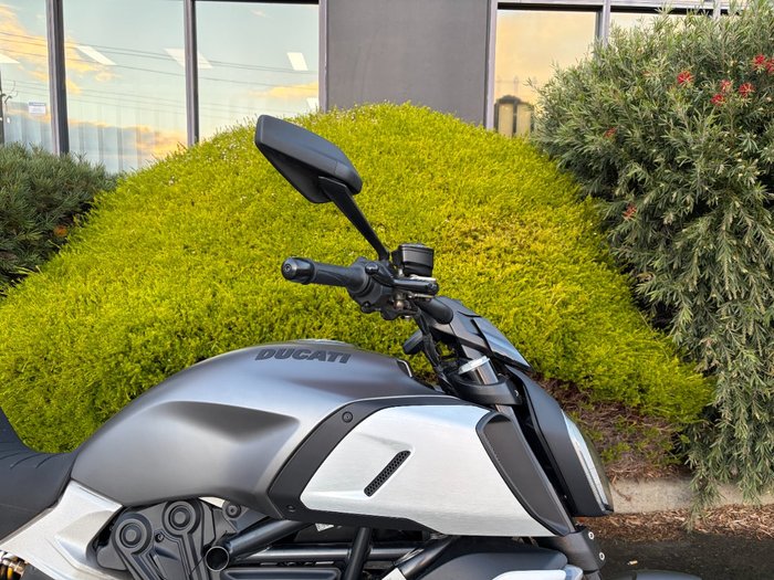2019 DUCATI DIAVEL 1260 (SANDSTONE GREY) Grey