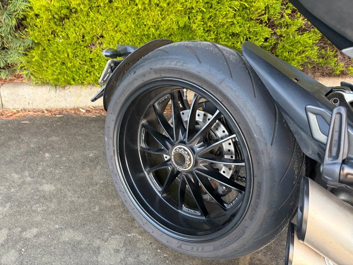 2019 DUCATI DIAVEL 1260 (SANDSTONE GREY) Grey