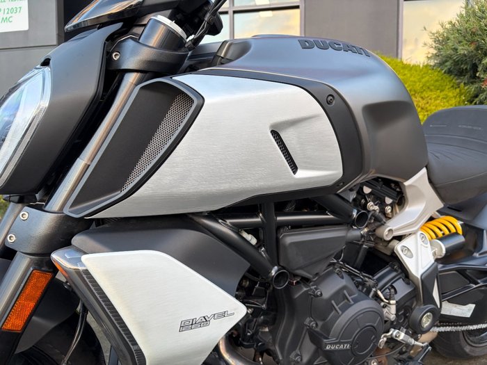 2019 DUCATI DIAVEL 1260 (SANDSTONE GREY) Grey
