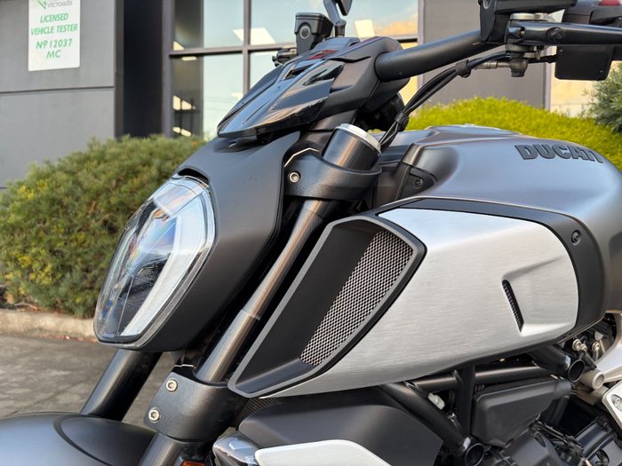 2019 DUCATI DIAVEL 1260 (SANDSTONE GREY) Grey